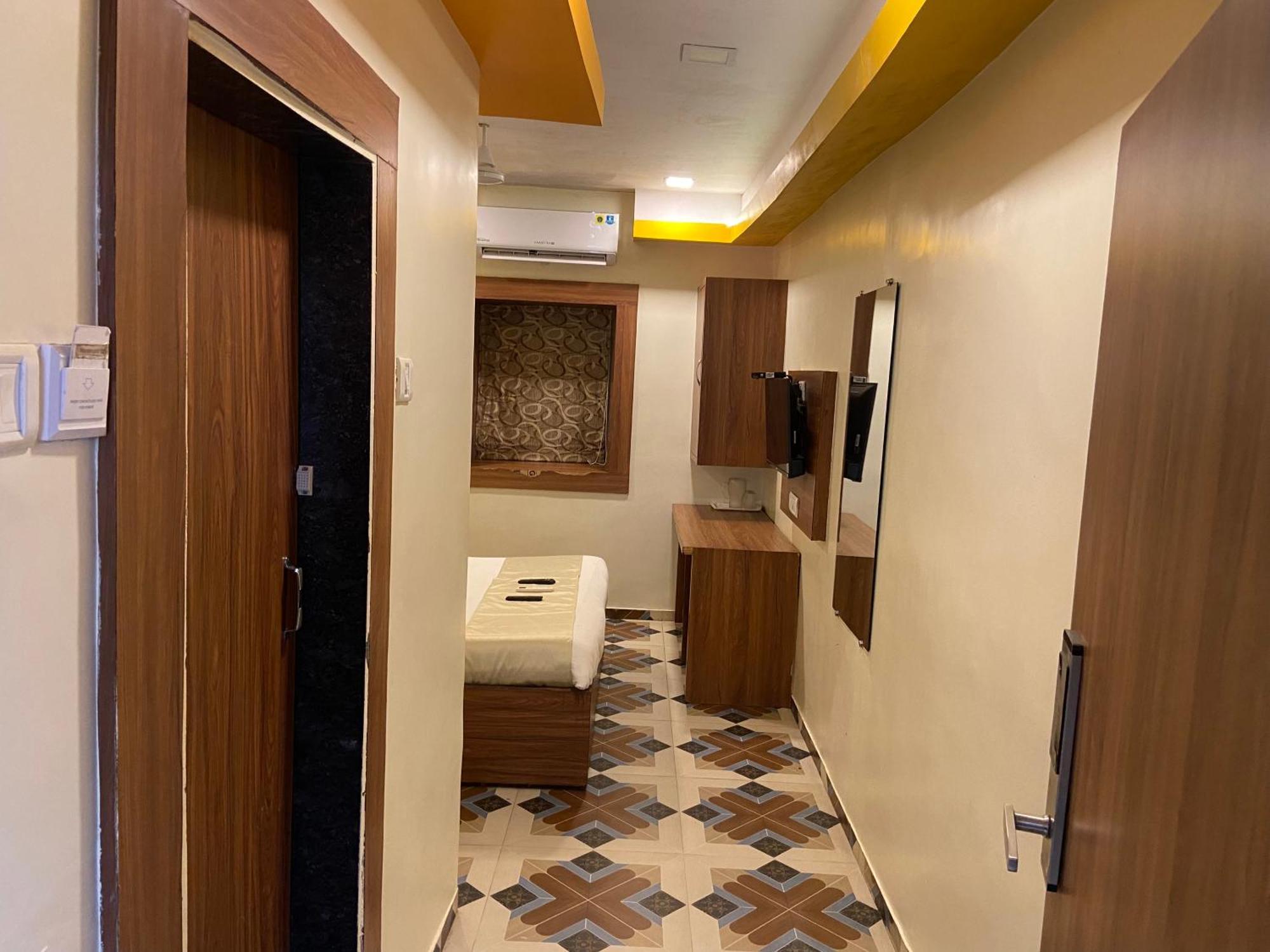 Hotel Jodiya - Near Cst Мумбаи Экстерьер фото